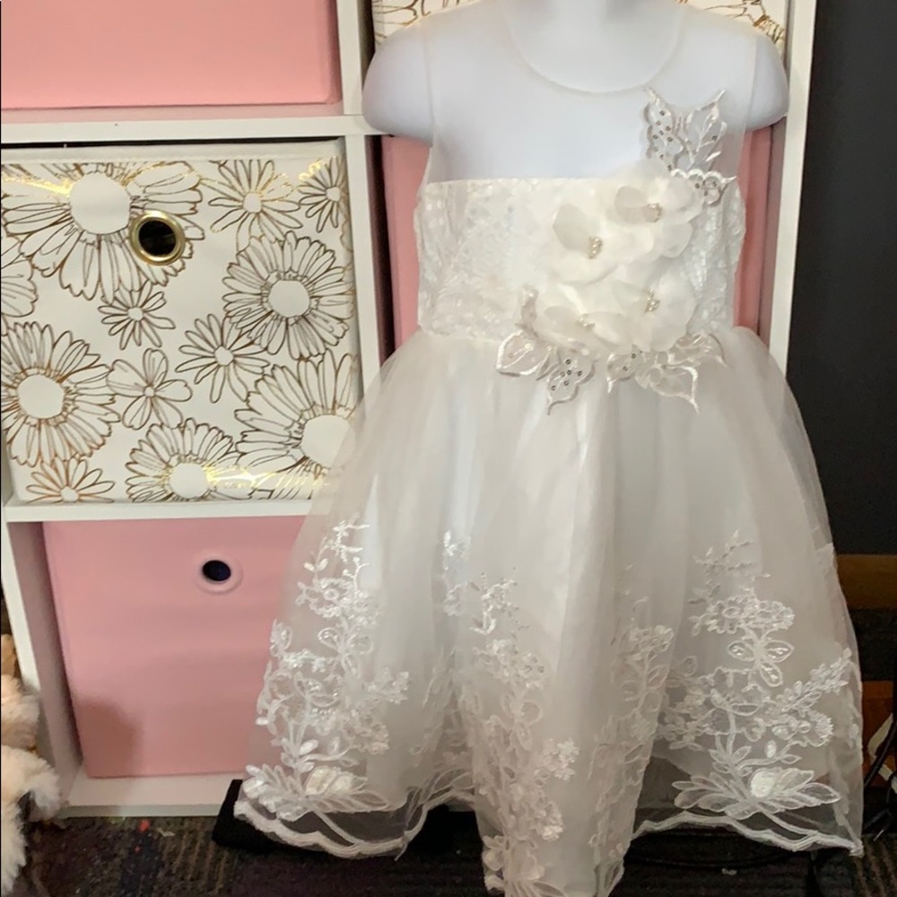 NWT Formal dress size 5 children white 3 layers